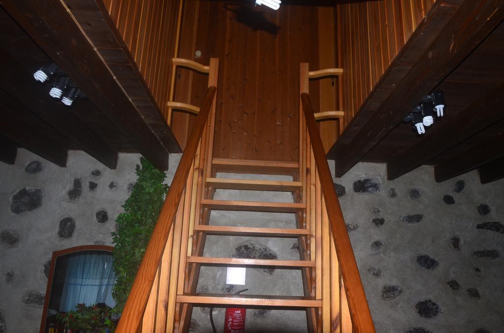 Join Our Relaxed House Near The Beach - Mosteiros Exterior foto