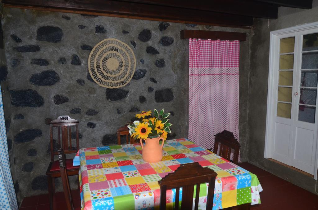 Join Our Relaxed House Near The Beach - Mosteiros Exterior foto
