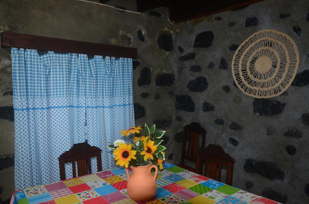 Join Our Relaxed House Near The Beach - Mosteiros Exterior foto