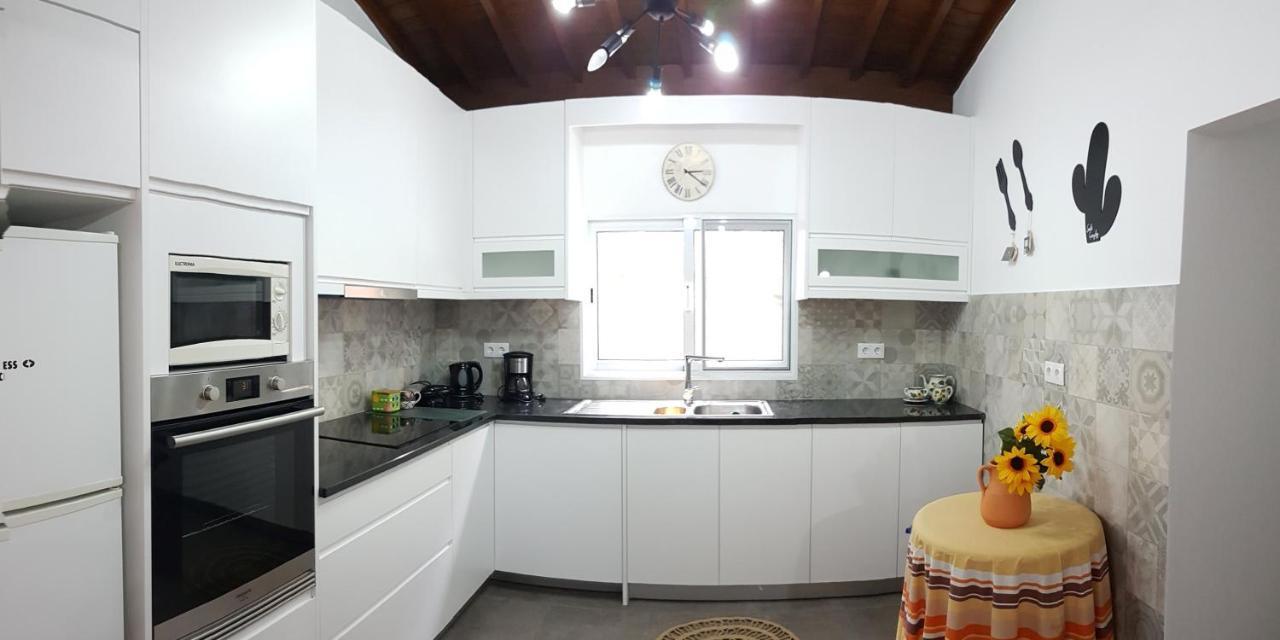 Join Our Relaxed House Near The Beach - Mosteiros Mosteiros  Exterior foto