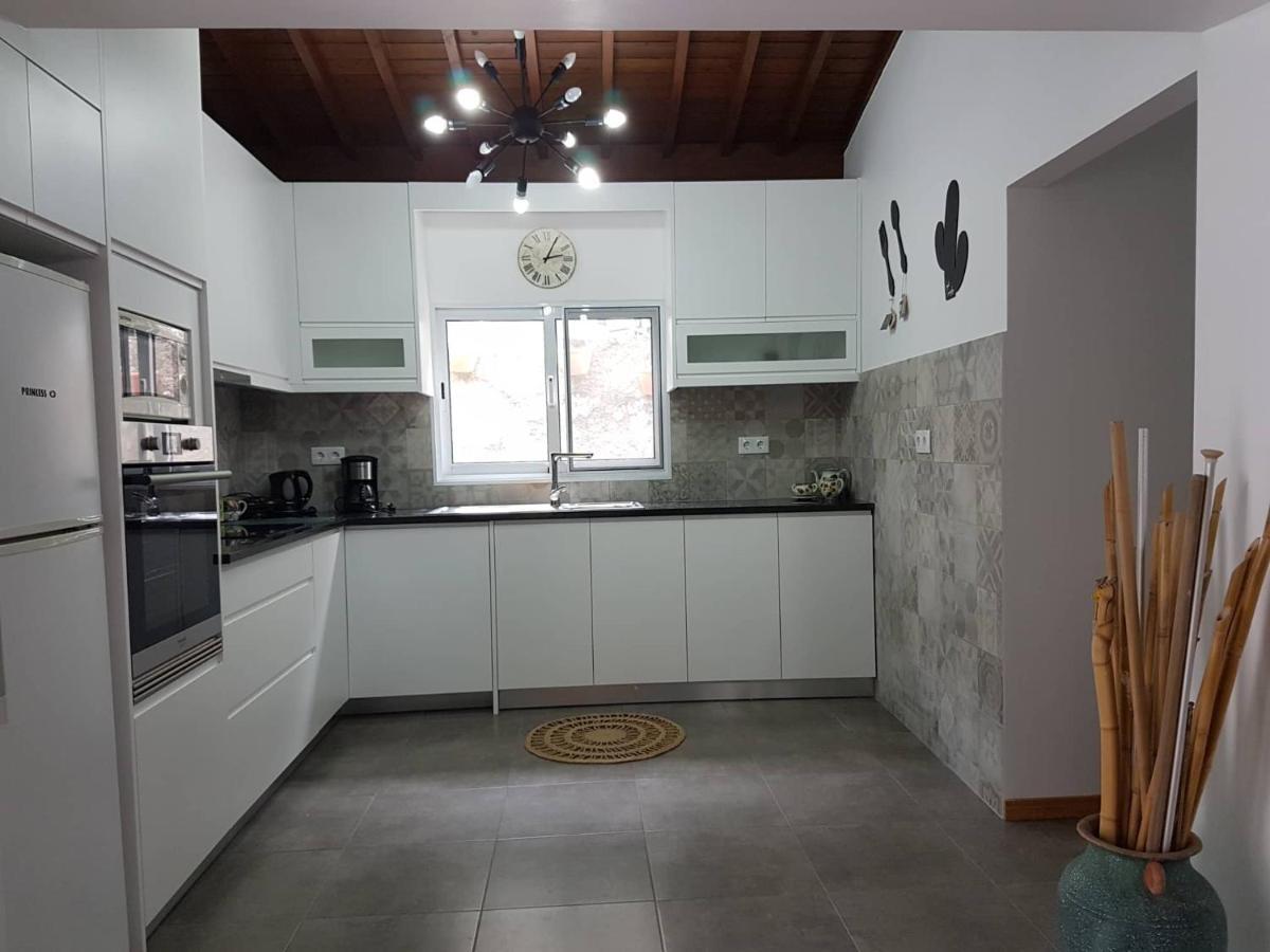Join Our Relaxed House Near The Beach - Mosteiros Mosteiros  Exterior foto
