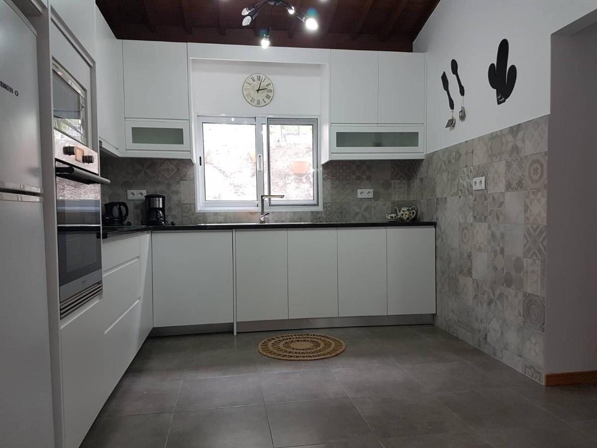 Join Our Relaxed House Near The Beach - Mosteiros Mosteiros  Exterior foto