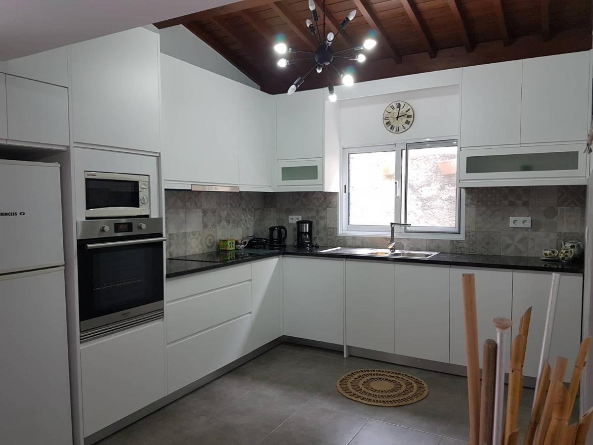 Join Our Relaxed House Near The Beach - Mosteiros Exterior foto